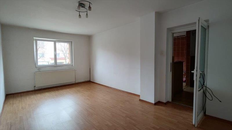 De vanzare apartament 2 camere, decomandat, in Brasov.