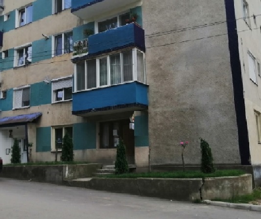 De vanzare apartament 3 camere, Cehul Silvaniei. 